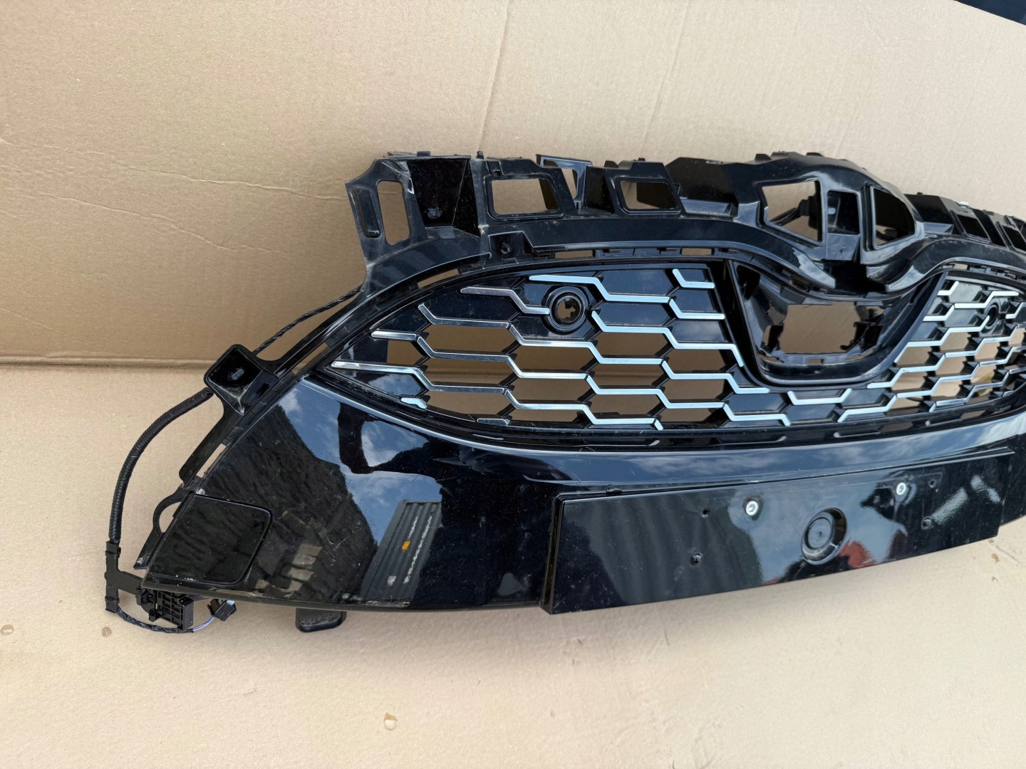 Toyota Yaris I P1 Kühlergrill FRONTGRILL Kühlergitter 531010DG71 - Thumbnail 3