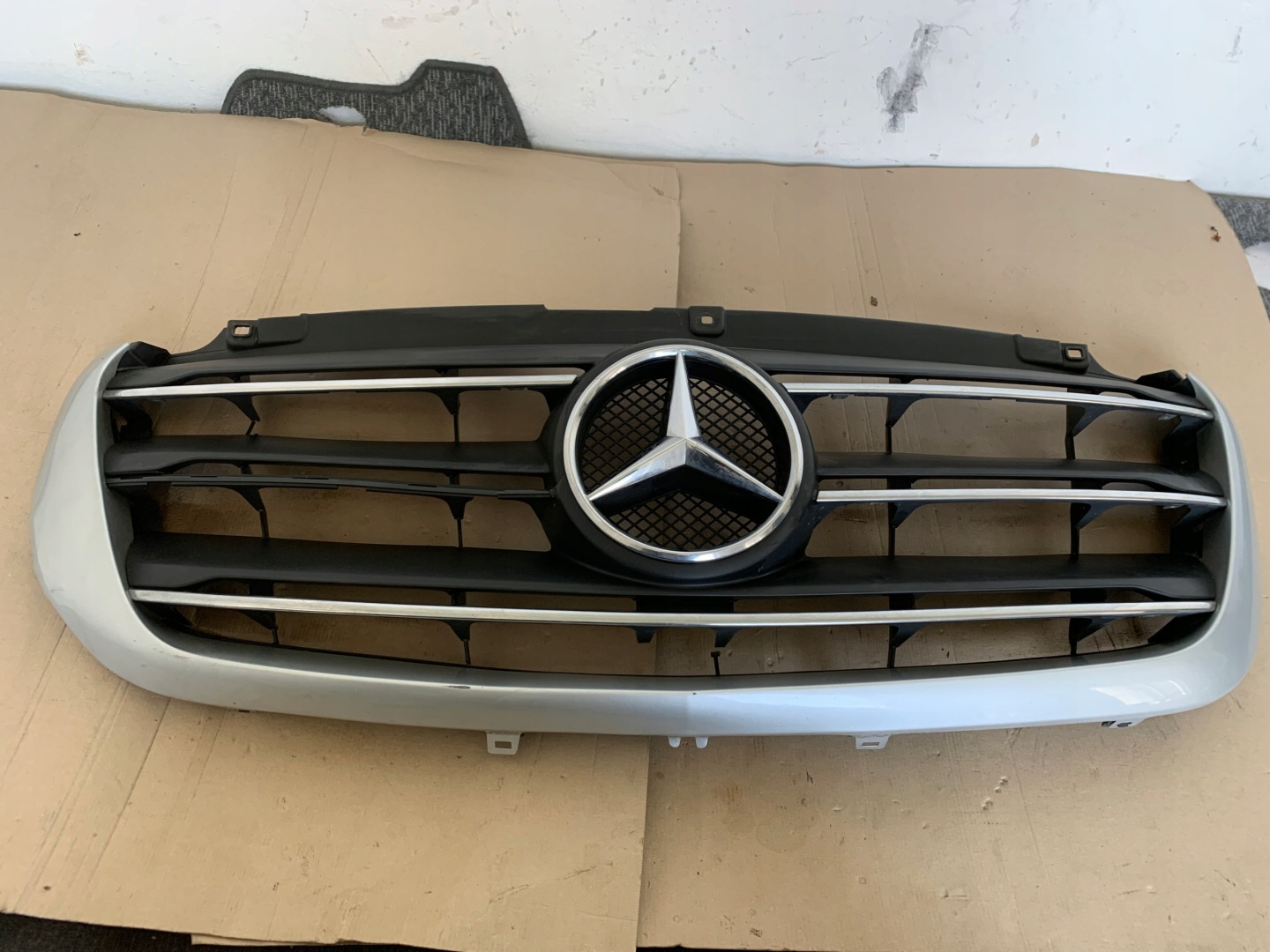 Mercedes-Benz Sprinter W907 Kühlergrill FRONTGRILL Kühlergitter A9108852700 - Thumbnail 1