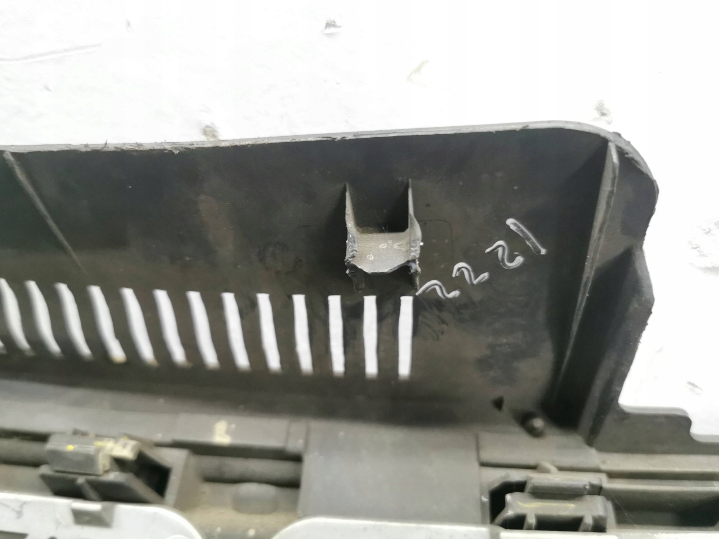 Jeep Cherokee J Kühlergrill FRONTGRILL Kühlergitter 68089734AA - Thumbnail 12