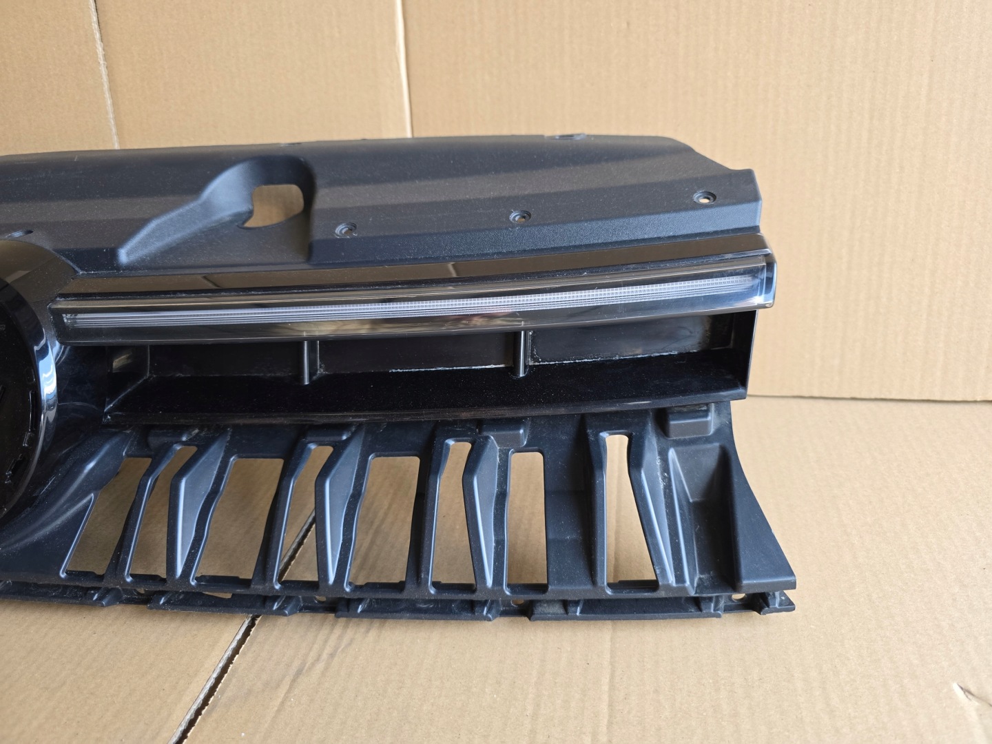 VW Passat B9 Kühlergrill FRONTGRILL Kühlergitter 3J0853653 - Thumbnail 3