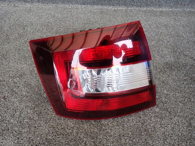 Skoda Rapid NH Rückleuchte Rearlamp - Thumbnail 1
