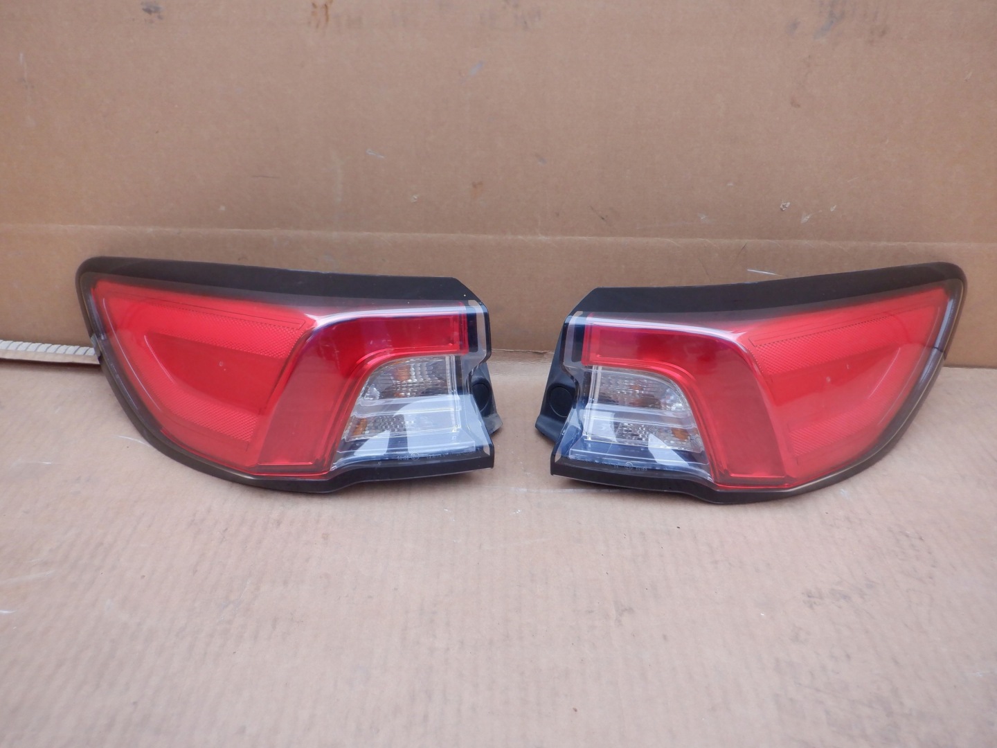 Ford Kuga III Mk3 Rückleuchte LV4B13405BB Rearlamp - Thumbnail 1