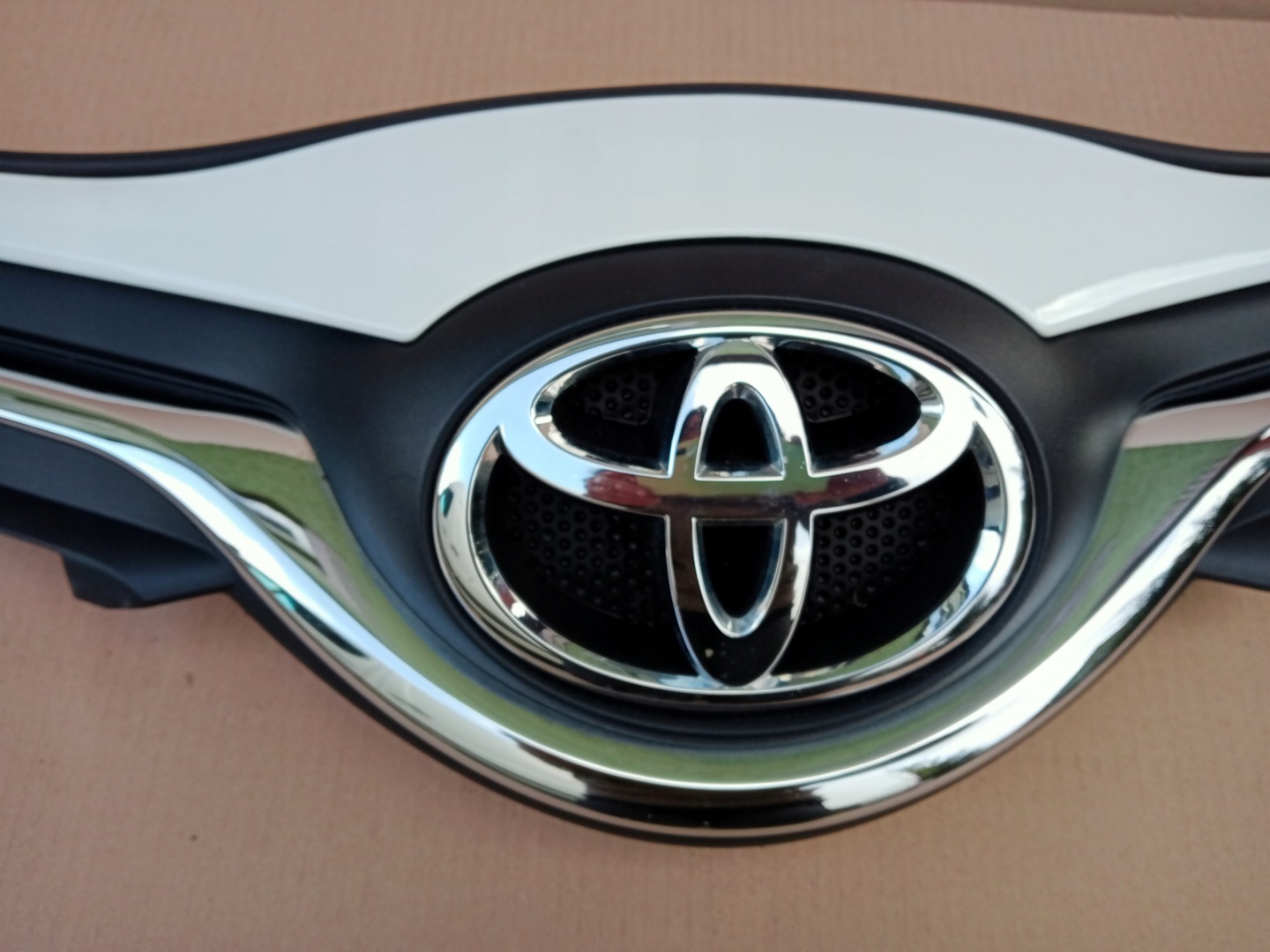 Toyota Yaris I P1 Kühlergrill FRONTGRILL Kühlergitter 531010D660T - Thumbnail 2