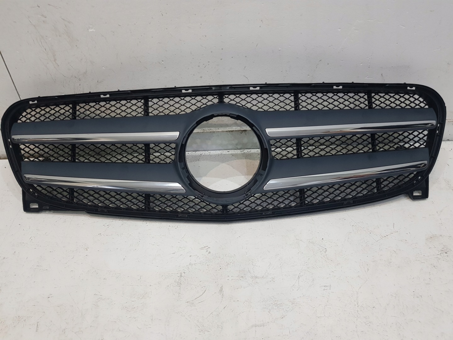 Mercedes-Benz GLA W156 Kühlergrill FRONTGRILL Kühlergitter A1568880460 - Thumbnail 1