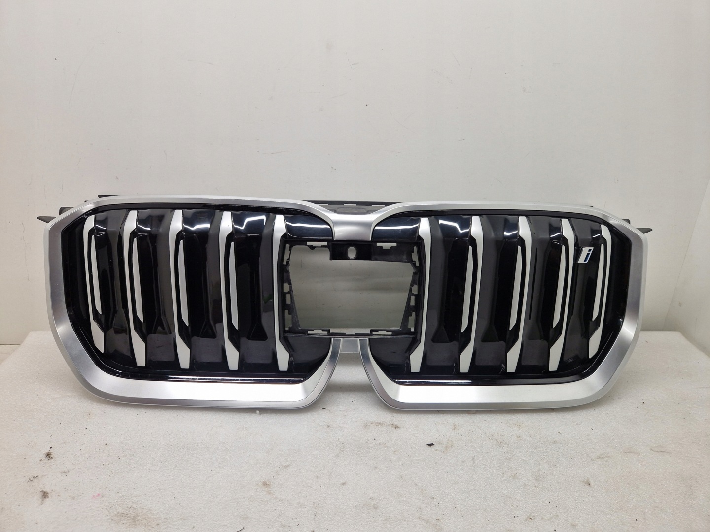 BMW X1 U11 Kühlergrill FRONTGRILL Kühlergitter 1218517 - Thumbnail 1