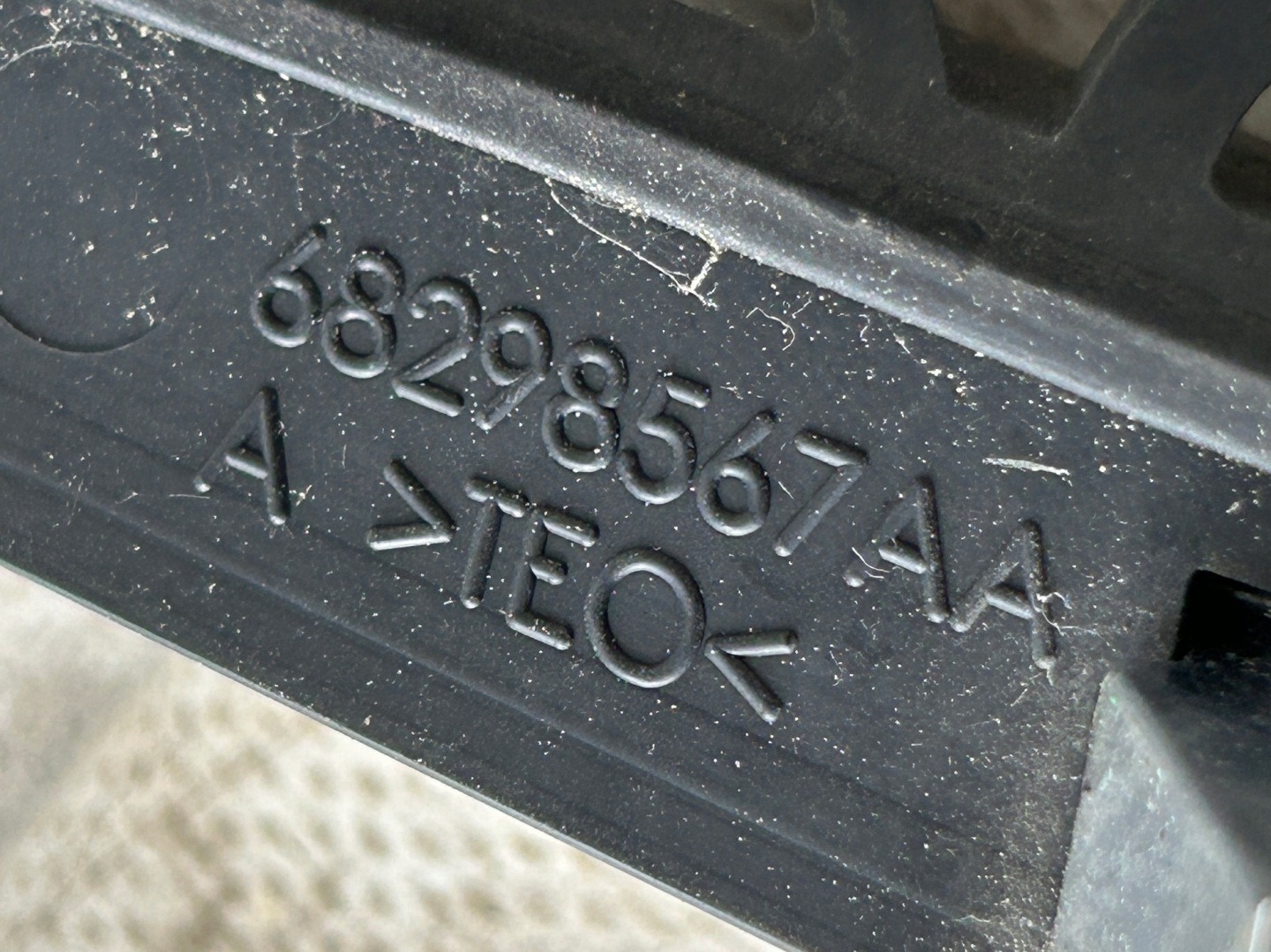 Jeep Cherokee J Kühlergrill FRONTGRILL Kühlergitter 68298567AA - Thumbnail 7