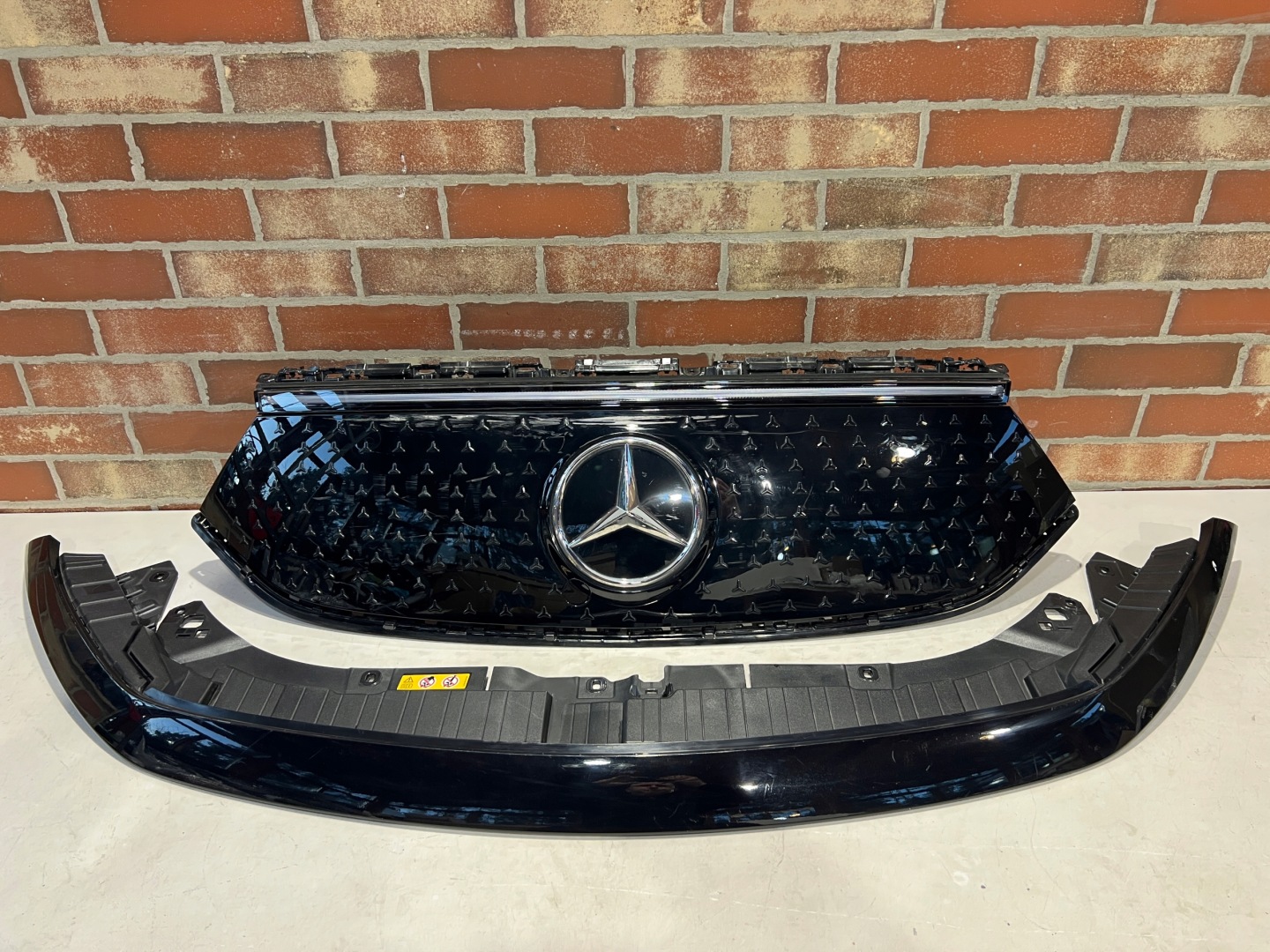 Mercedes-Benz EQA H243 Kühlergrill FRONTGRILL Kühlergitter A2438885900 - Thumbnail 1