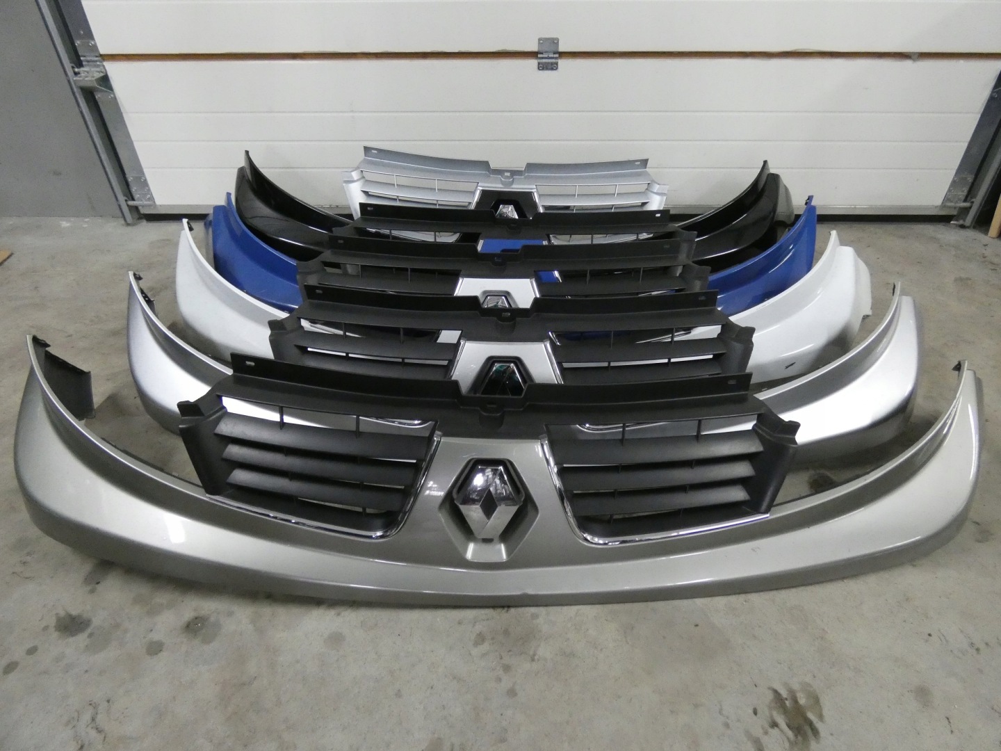 Renault Trafic L Kühlergrill FRONTGRILL Kühlergitter 623100251R - Thumbnail 2