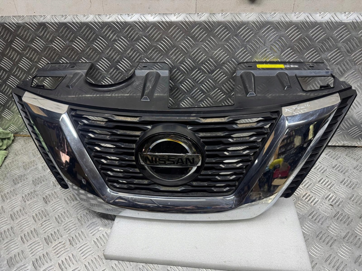 Nissan X-Trail T32 Kühlergrill FRONTGRILL Kühlergitter 62310FW0B6 - Thumbnail 1
