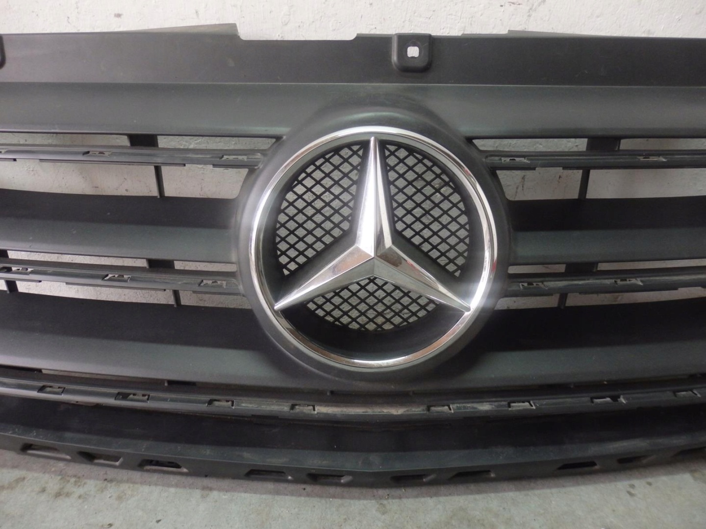 Mercedes-Benz Sprinter W910 Kühlergrill FRONTGRILL Kühlergitter A9108852700 - Thumbnail 3