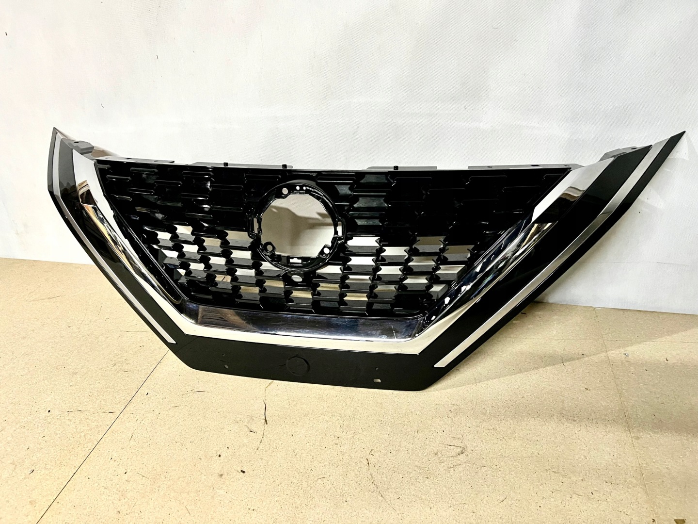 Nissan Qashqai J12 Kühlergrill FRONTGRILL Kühlergitter 623106UAA - Thumbnail 1