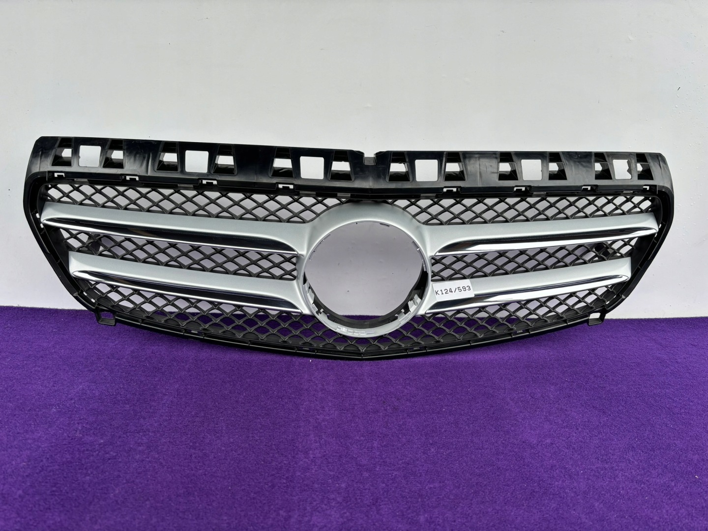 Mercedes-Benz A-Klasse W176 Kühlergrill FRONTGRILL Kühlergitter A1768880260 - Thumbnail 1