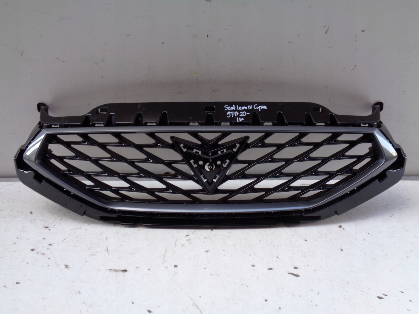 SEAT Leon IV 5F Kühlergrill FRONTGRILL Kühlergitter 5FA853651CA - Thumbnail 1
