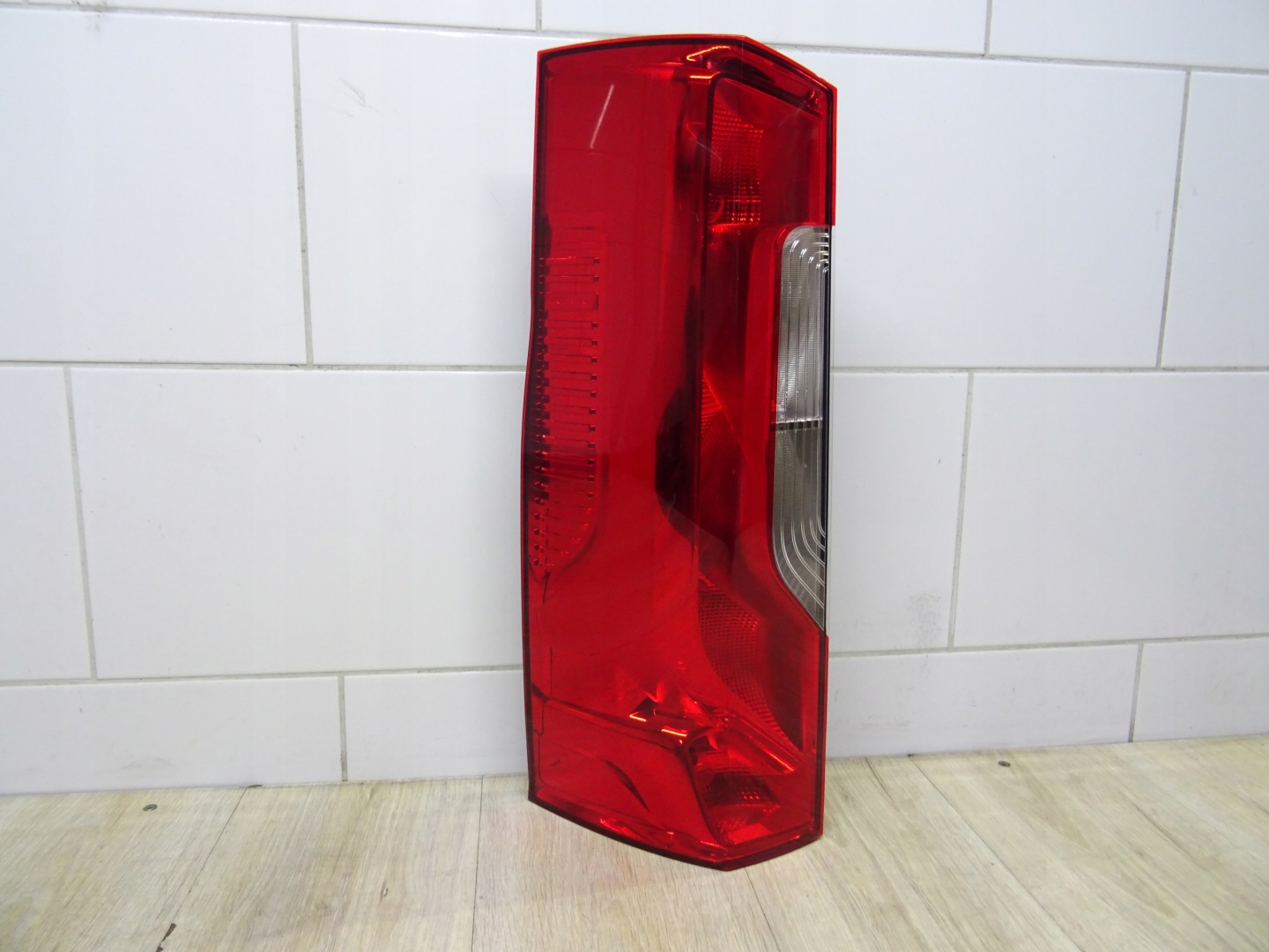 Mercedes-Benz Sprinter W910 Rückleuchte A9108200000 Rearlamp - Thumbnail 1