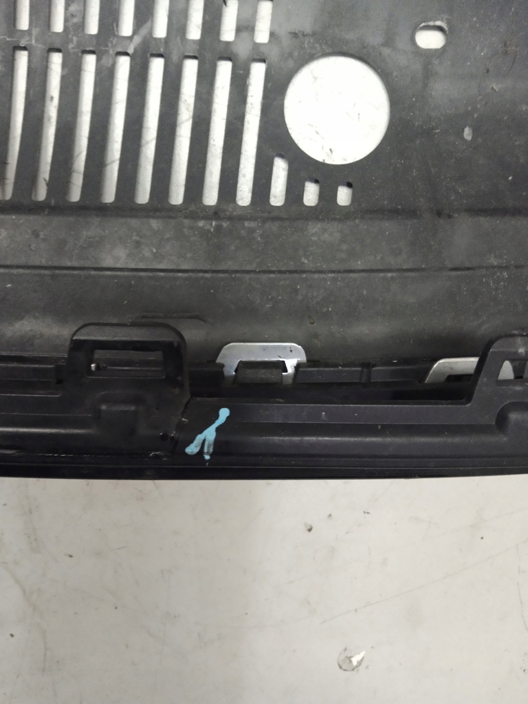 VW Golf V Kühlergrill FRONTGRILL Kühlergitter 5H0853651N - Thumbnail 5
