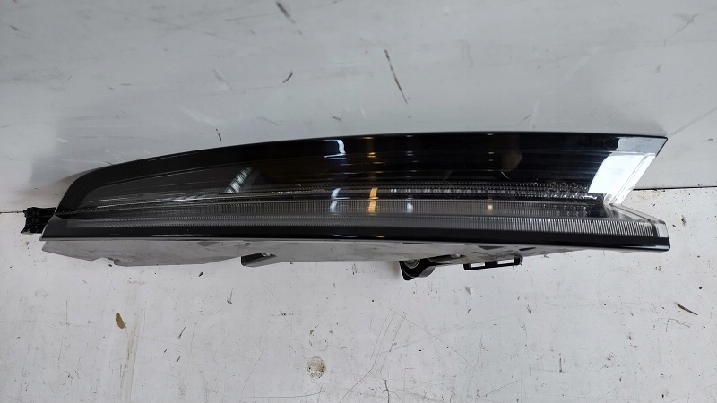 Porsche Taycan Y1A Rückleuchte 9J1945092E Rearlamp - Thumbnail 1
