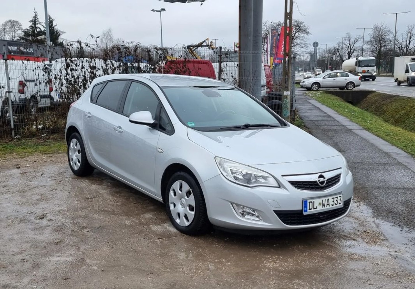 Opel Astra J Hatchback 5d 1.6 Twinport ECOTEC 115KM 2011