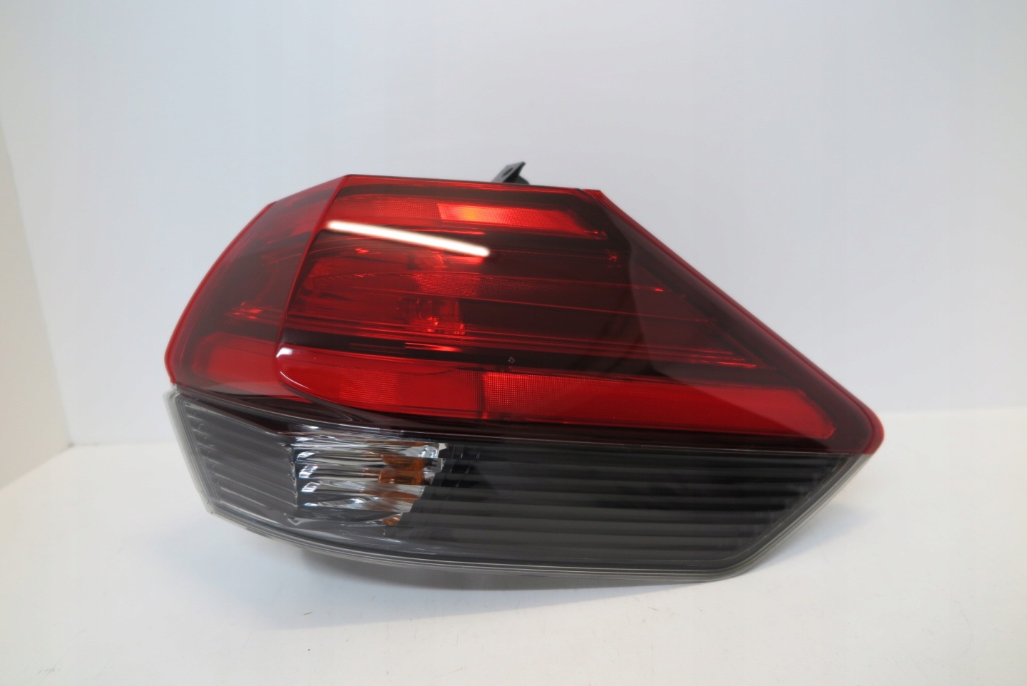 Nissan X-Trail T32 Rückleuchte Rearlamp - Thumbnail 1