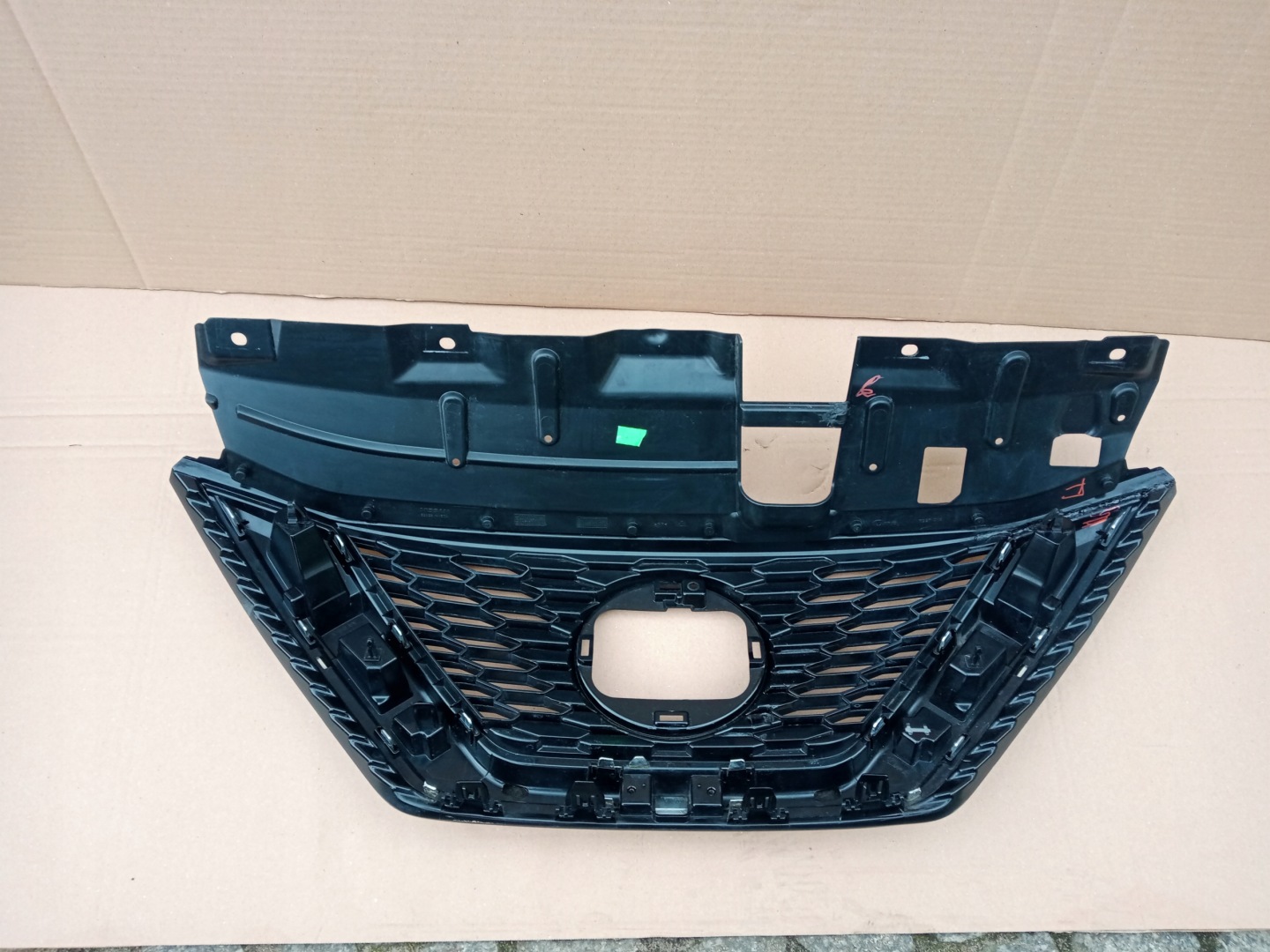 Nissan Qashqai J11 Kühlergrill FRONTGRILL Kühlergitter 62310HV362 - Thumbnail 9