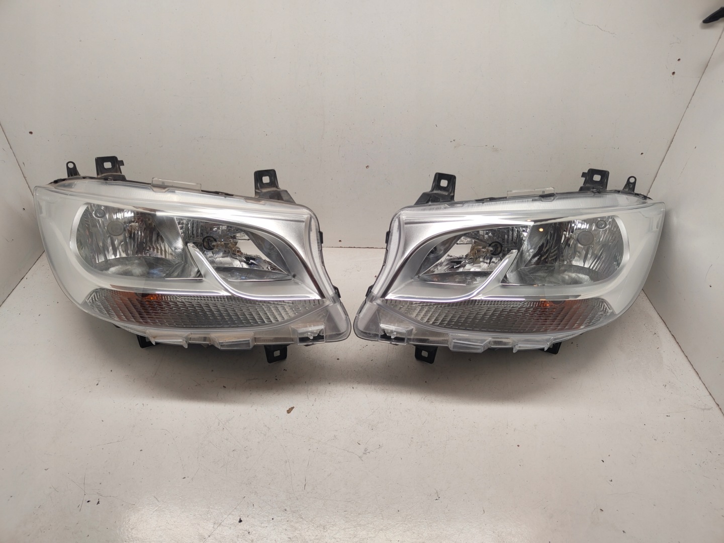 Frontscheinwerfer Mercedes-Benz Sprinter W910 A9109060000 LED Links Headlight - Thumbnail 1