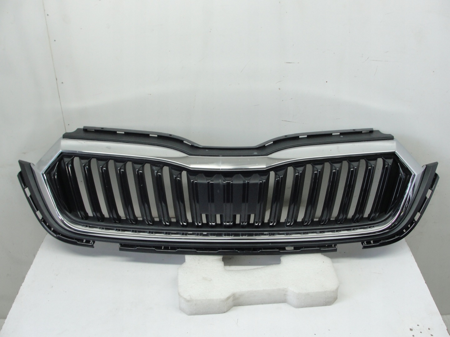 Skoda Octavia 1U Kühlergrill FRONTGRILL Kühlergitter 5E3201922 - Thumbnail 1