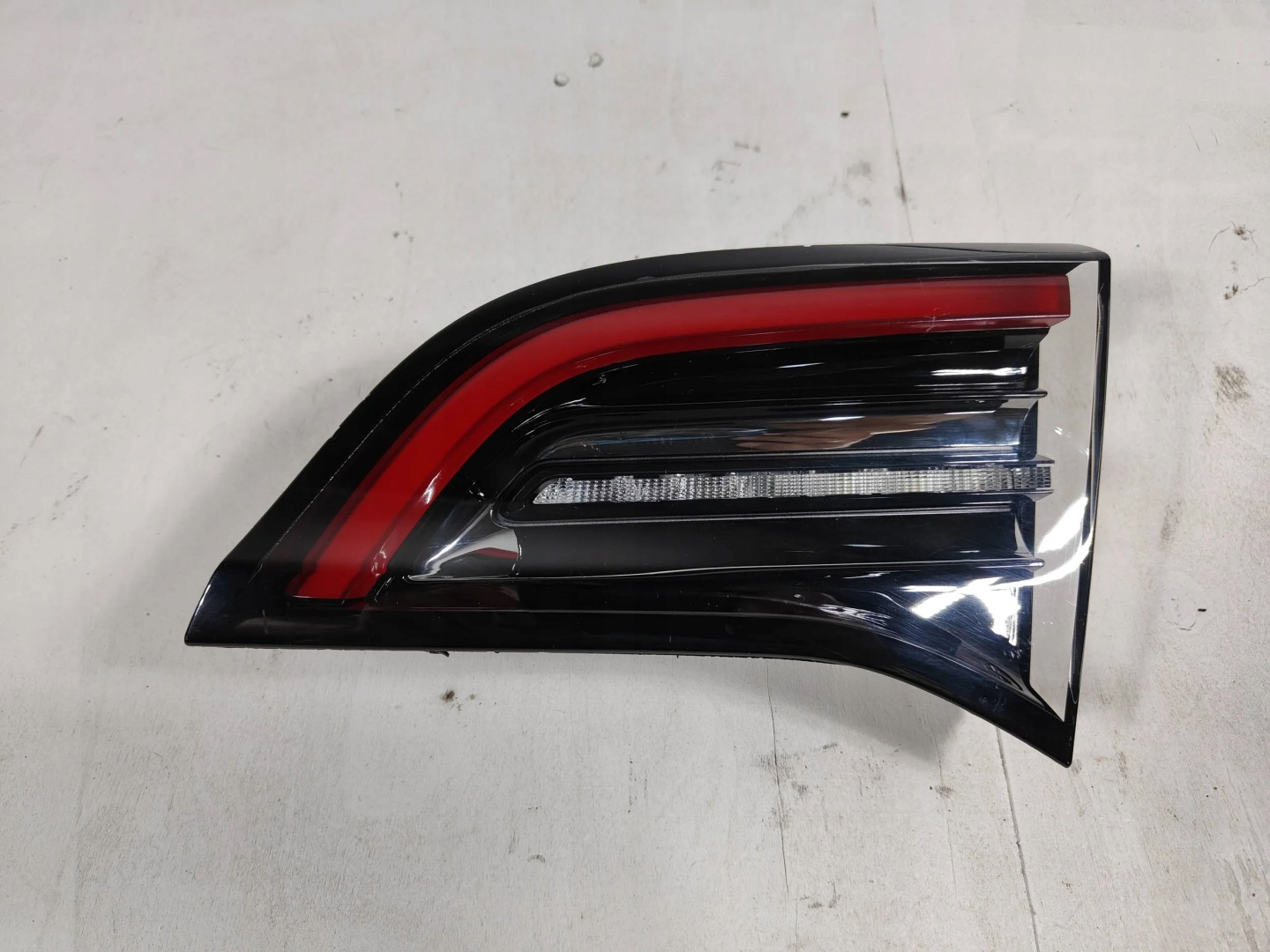 Tesla Model Y 005 Rückleuchte 150208900C Rearlamp - Thumbnail 1