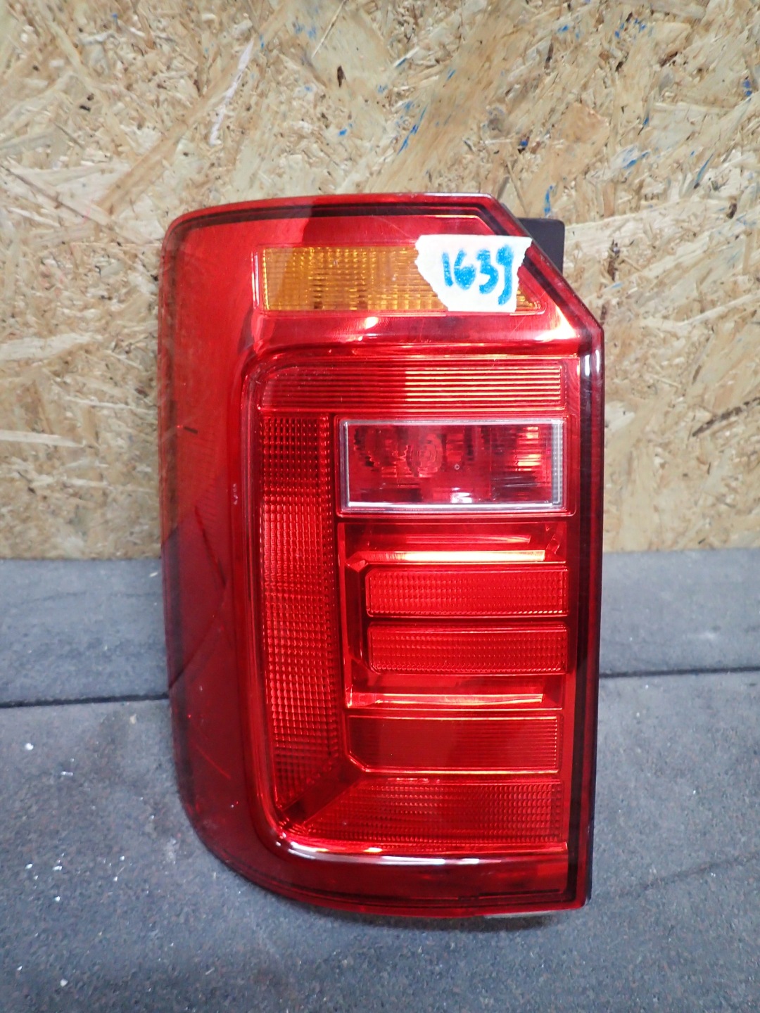 VW Caddy Rückleuchte Rearlamp - Thumbnail 1
