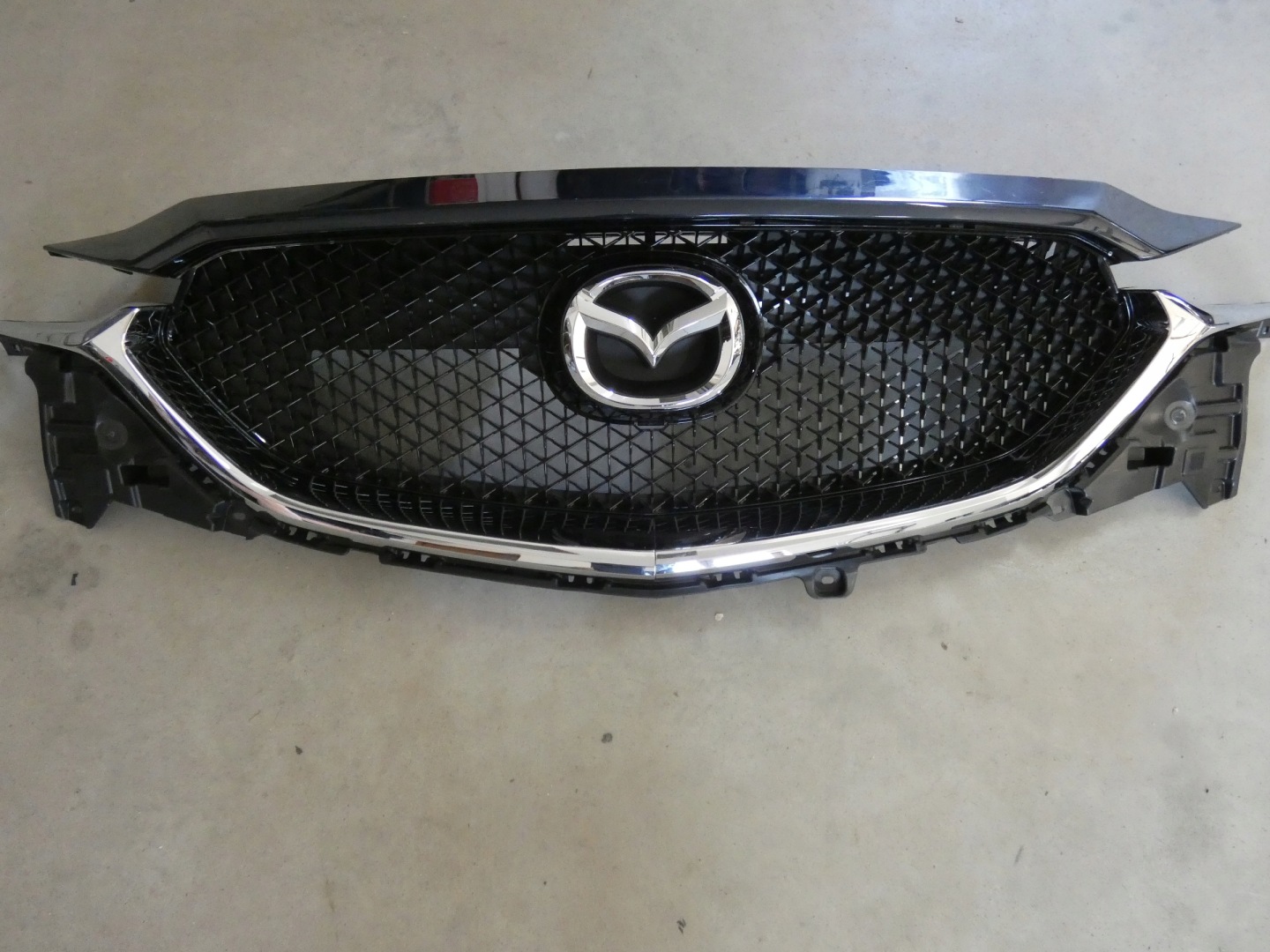 Mazda CX-5 KF Kühlergrill FRONTGRILL Kühlergitter - Thumbnail 1
