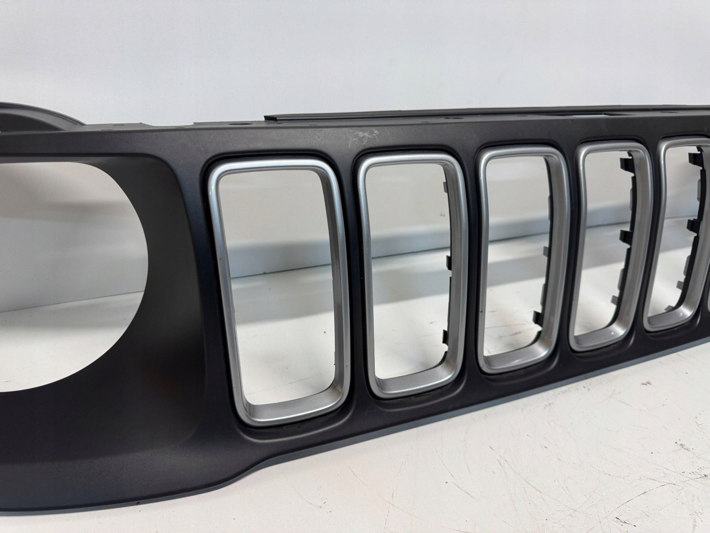Jeep Renegade BU Kühlergrill FRONTGRILL Kühlergitter 52088680 - Thumbnail 3