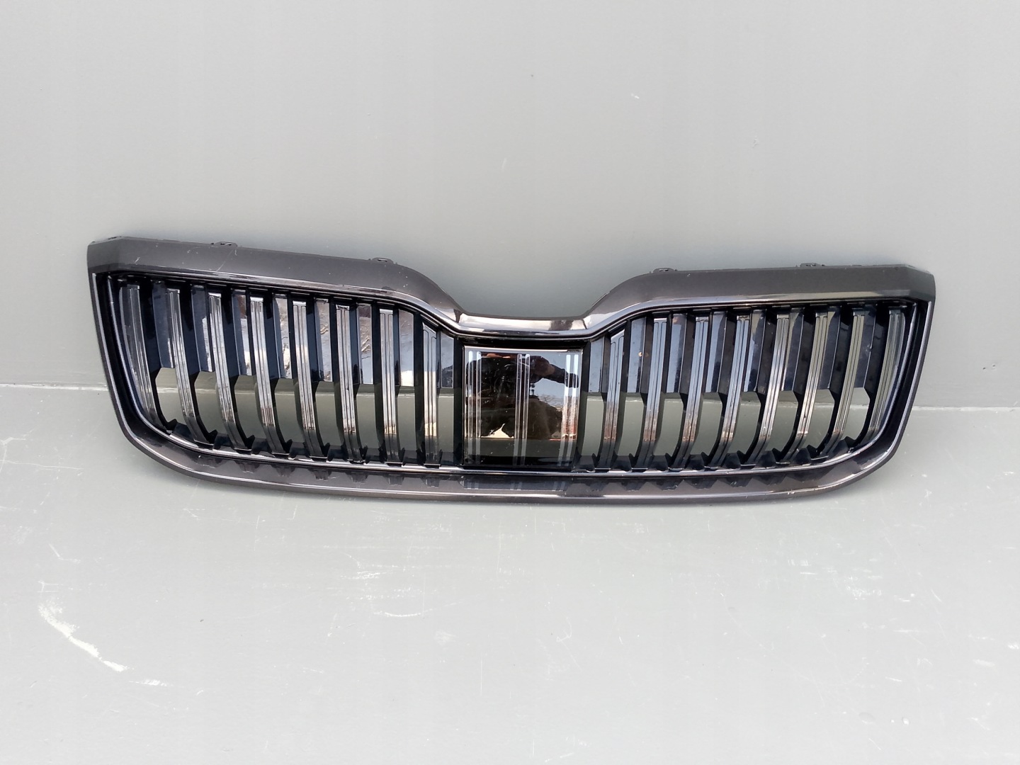 Skoda Superb 3U Kühlergrill FRONTGRILL Kühlergitter 3V0853653CS - Thumbnail 10