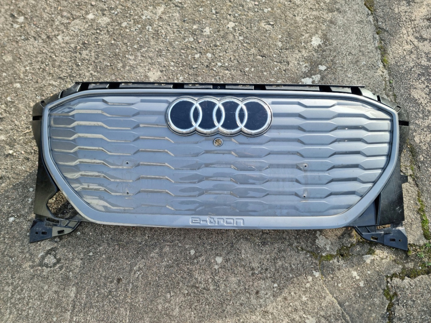 Audi Q4 Kühlergrill FRONTGRILL Kühlergitter - Thumbnail 1