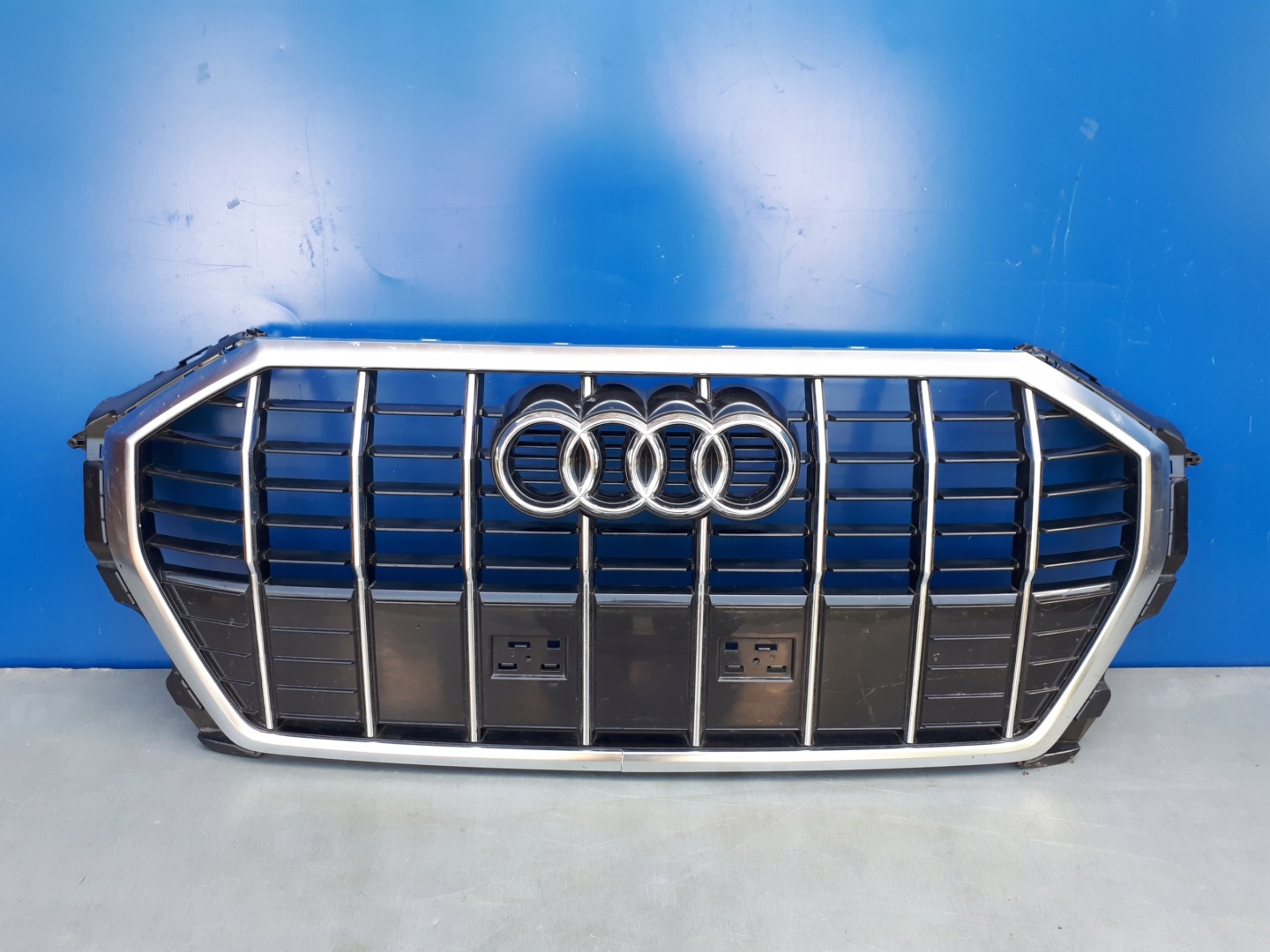 Audi Q3 Kühlergrill FRONTGRILL Kühlergitter 83A853651 - Thumbnail 1