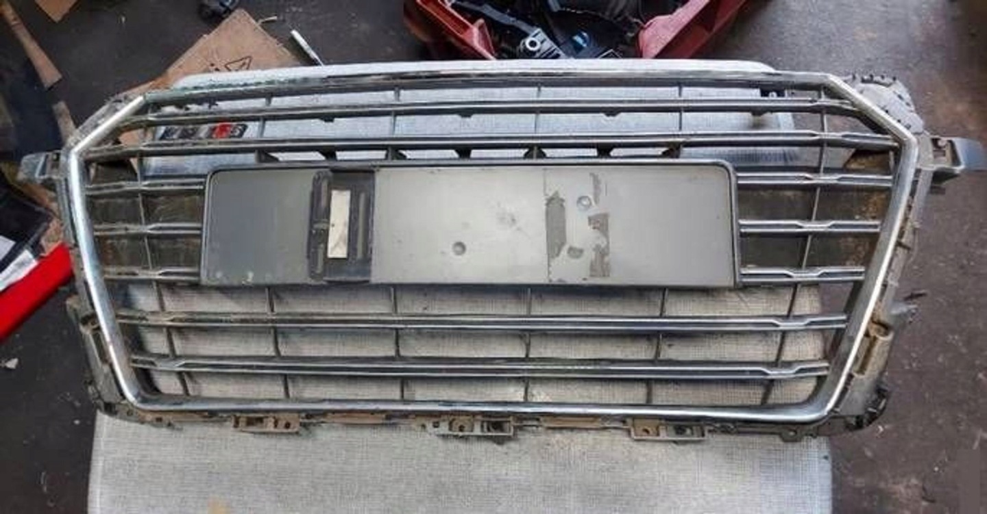 Audi 8S0 Kühlergrill FRONTGRILL Kühlergitter 8S0807223A - Thumbnail 1