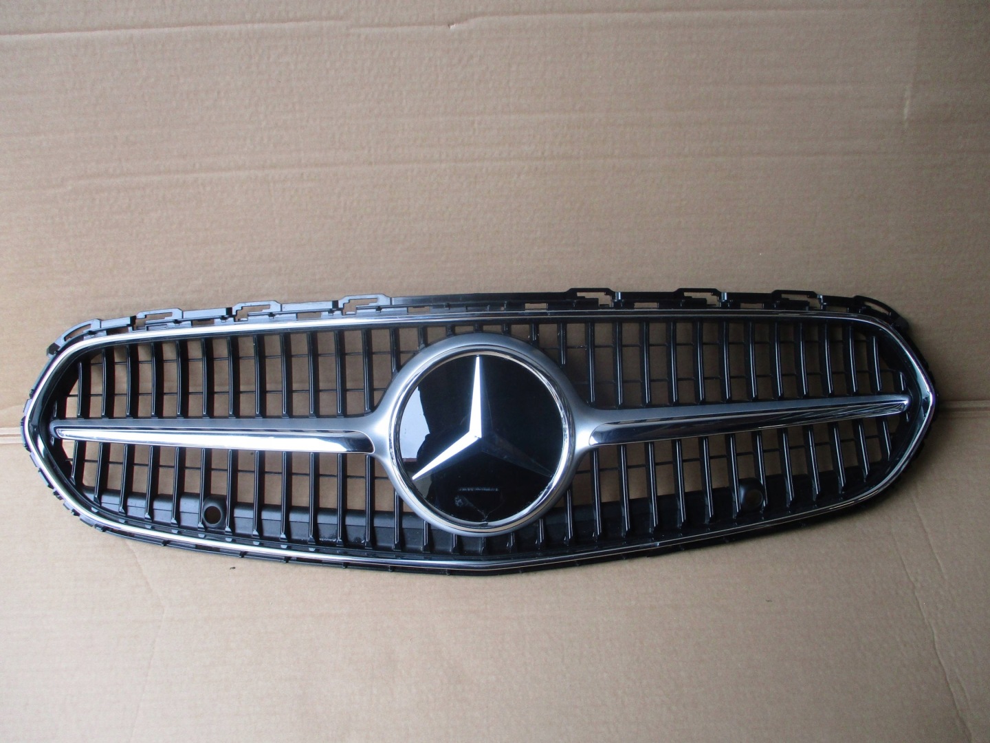 Mercedes-Benz C-Klasse W206 Kühlergrill FRONTGRILL Kühlergitter A2068883800 - Thumbnail 1