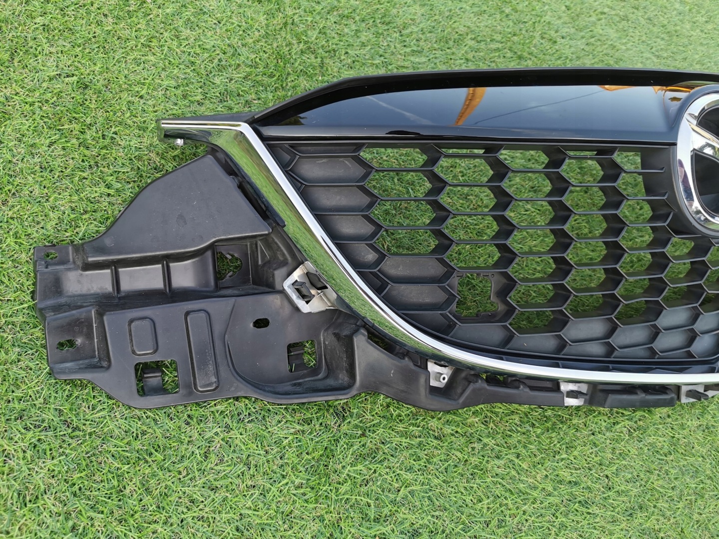 Mazda CX-5 KF Kühlergrill FRONTGRILL Kühlergitter KD4550712 - Thumbnail 2
