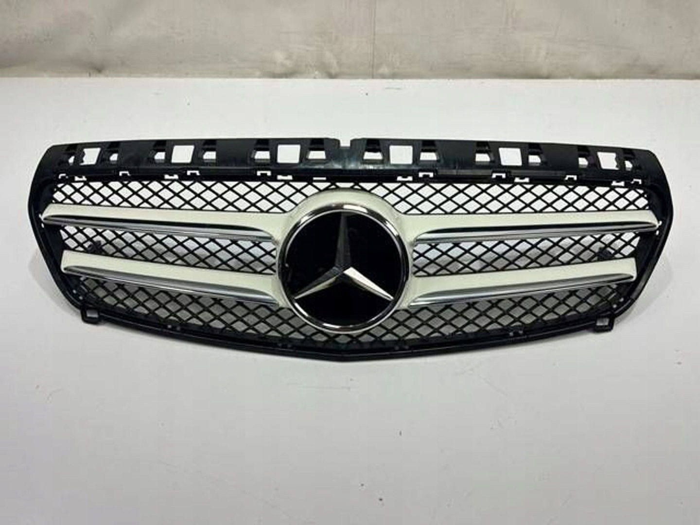 Mercedes-Benz A-Klasse W176 Kühlergrill FRONTGRILL Kühlergitter A1768880260 - Thumbnail 1