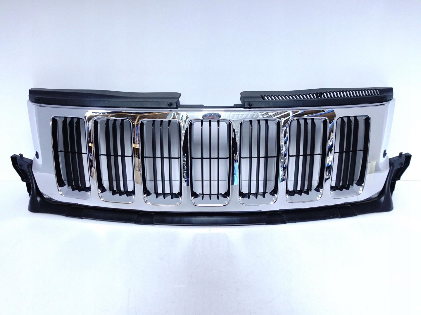 Jeep Cherokee J Kühlergrill FRONTGRILL Kühlergitter 55079377AC - Thumbnail 1