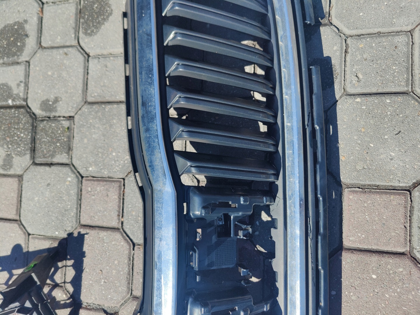 Skoda Octavia 1U Kühlergrill FRONTGRILL Kühlergitter 5E3853653BL - Thumbnail 4
