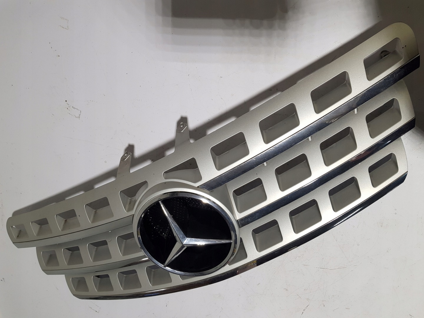 Mercedes-Benz M-Klasse W164 Kühlergrill FRONTGRILL Kühlergitter A1648880923 - Thumbnail 1