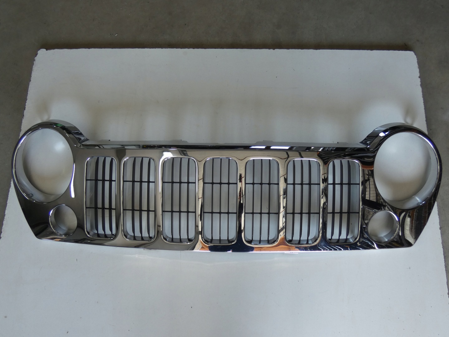 Jeep Cherokee J Kühlergrill FRONTGRILL Kühlergitter - Thumbnail 1