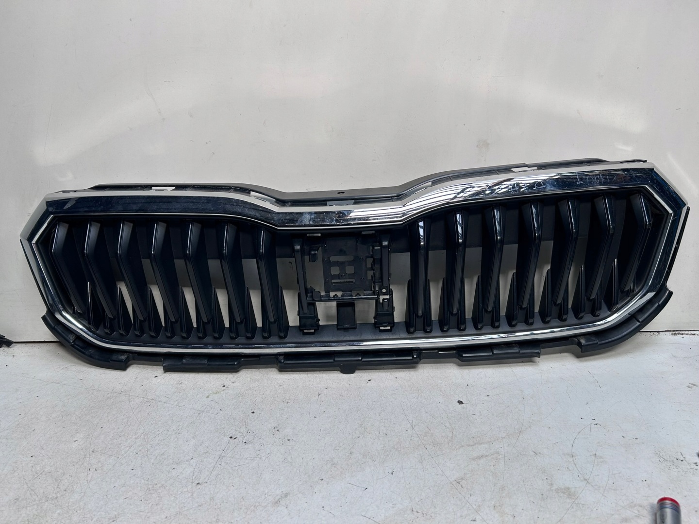 Skoda Scala 657 Kühlergrill FRONTGRILL Kühlergitter 657853653B - Thumbnail 1