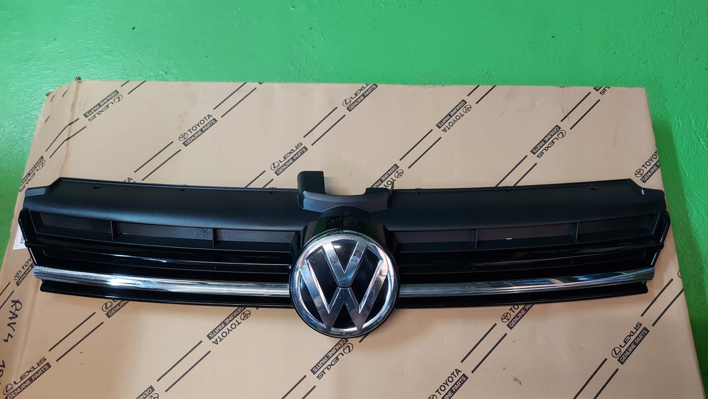 VW Golf V Kühlergrill FRONTGRILL Kühlergitter 5G0853651CD - Thumbnail 1