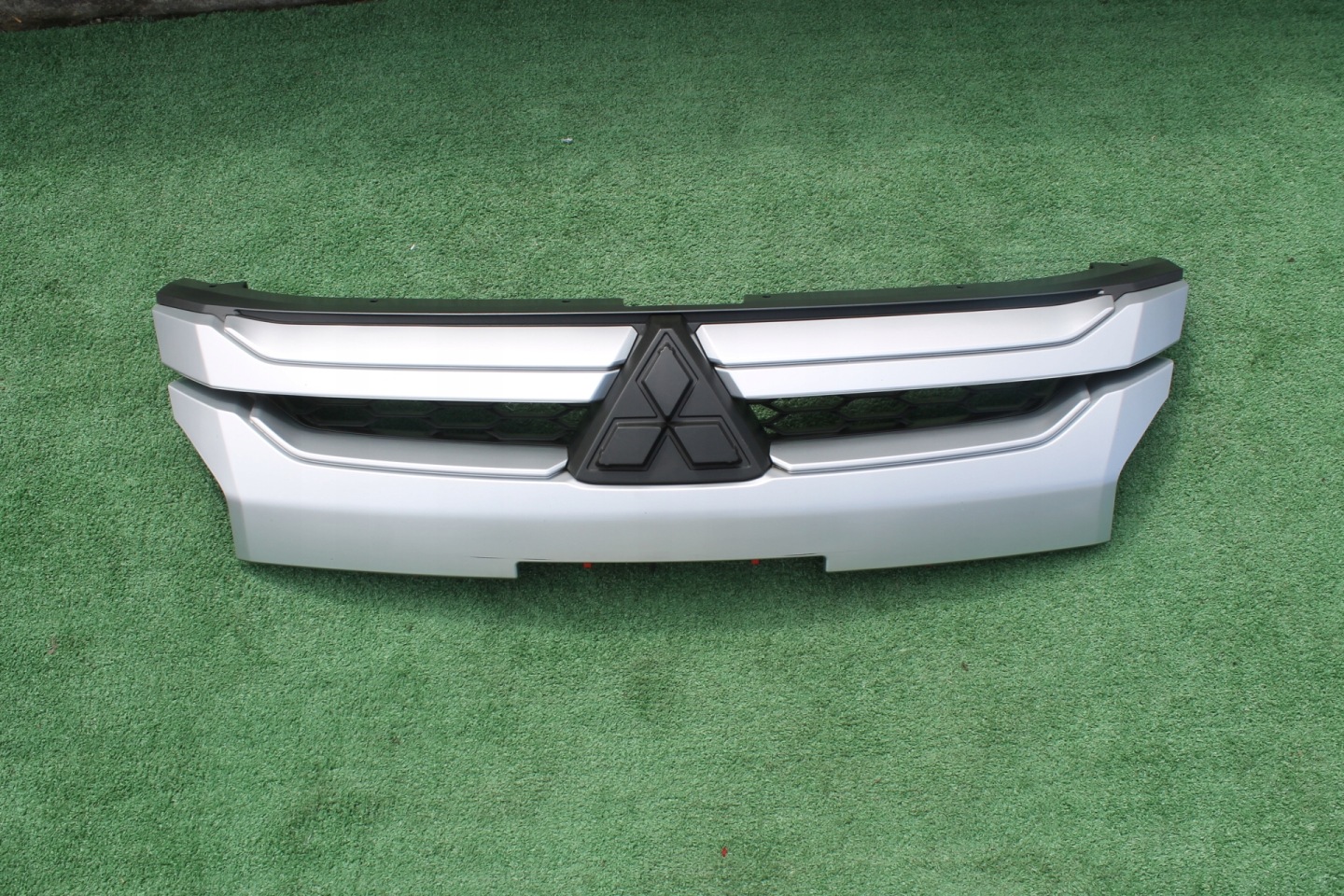 Mitsubishi L200 K60T Kühlergrill FRONTGRILL Kühlergitter 7450B291 - Thumbnail 1