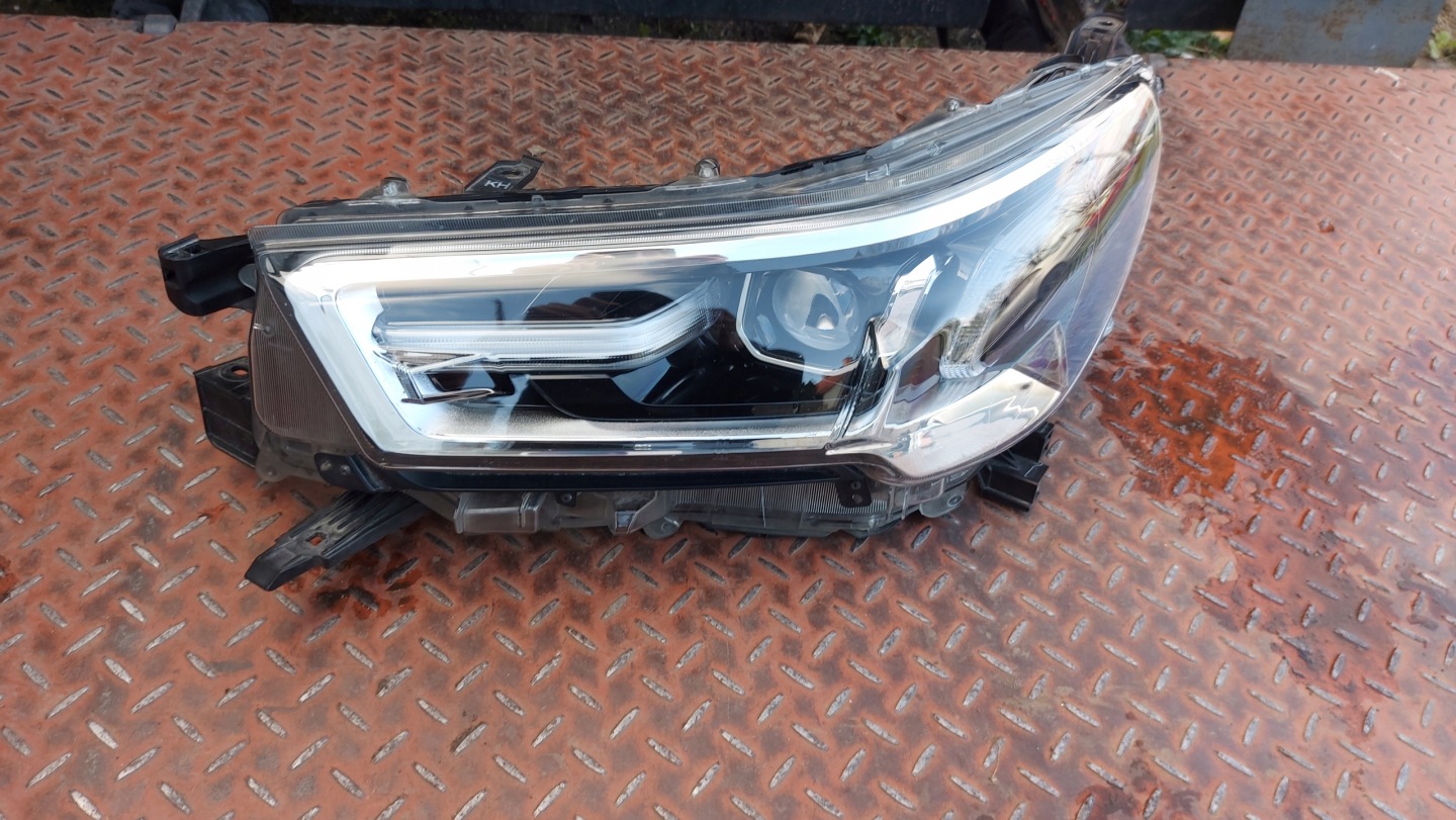Frontscheinwerfer Toyota Hilux AN1P LED Links Scheinwerfer Headlight - Thumbnail 1