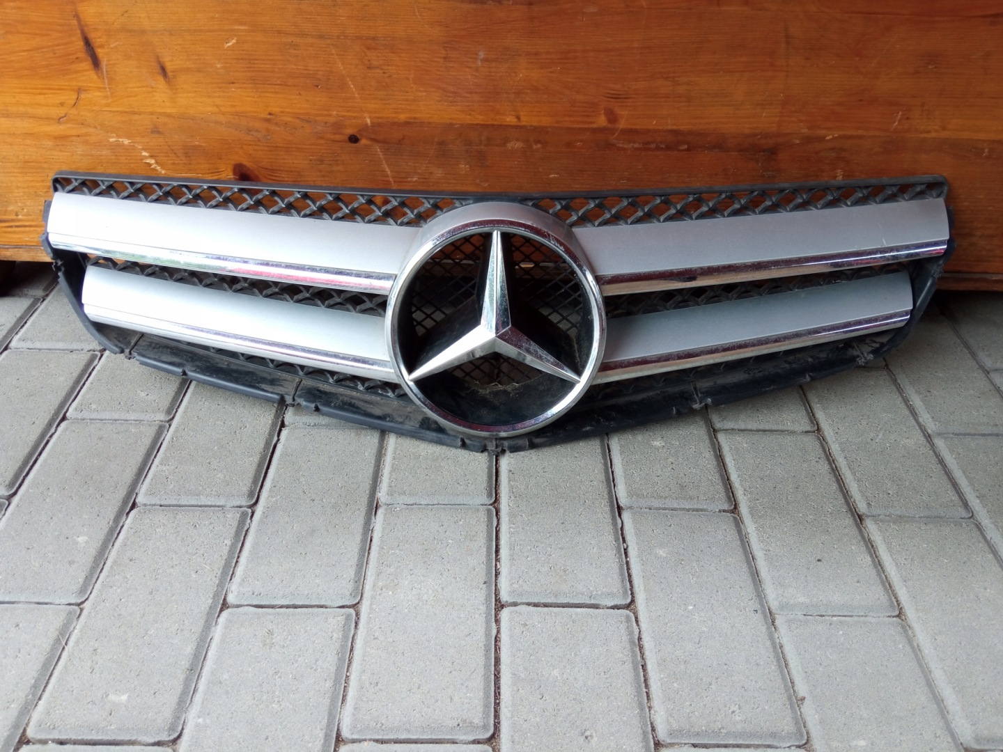 Mercedes-Benz E-Klasse W207 Kühlergrill FRONTGRILL Kühlergitter A2078880283 - Thumbnail 1