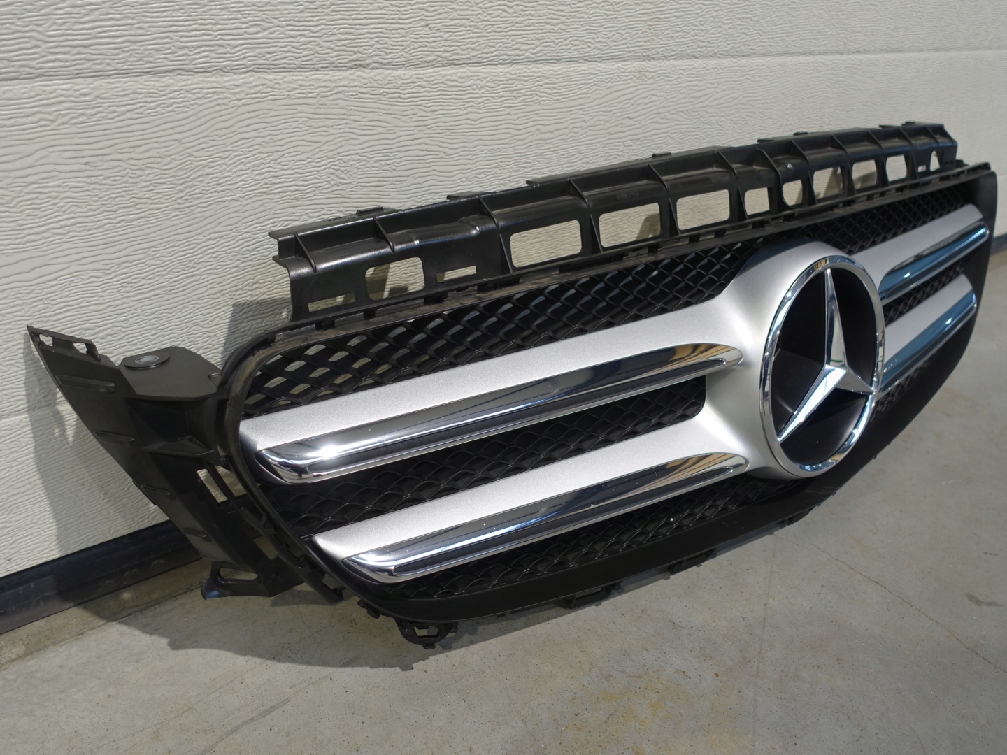 Mercedes-Benz E-Klasse W213 Kühlergrill FRONTGRILL Kühlergitter A0008880100 - Thumbnail 2