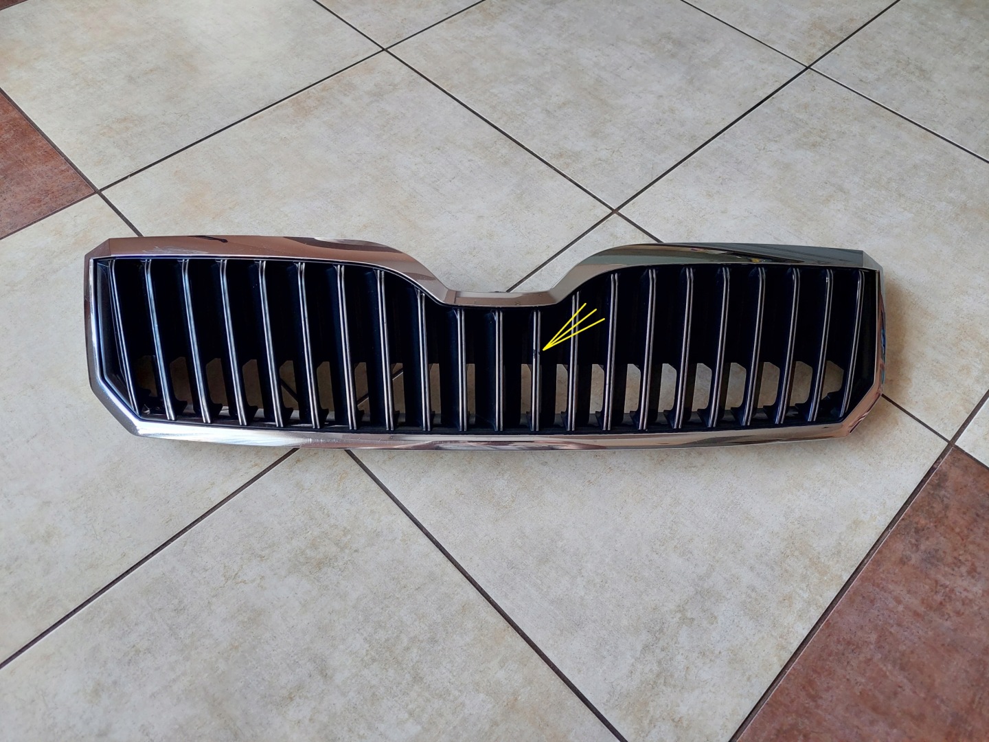 Skoda Superb 3U Kühlergrill FRONTGRILL Kühlergitter 3T0853668B - Thumbnail 1