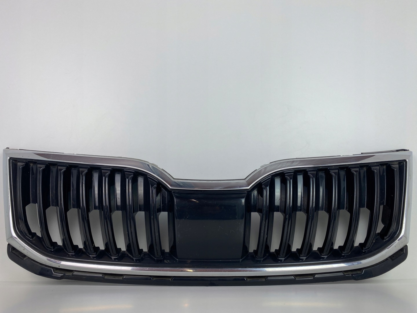 Skoda Octavia 1U Kühlergrill FRONTGRILL Kühlergitter 5E0807723A - Thumbnail 1