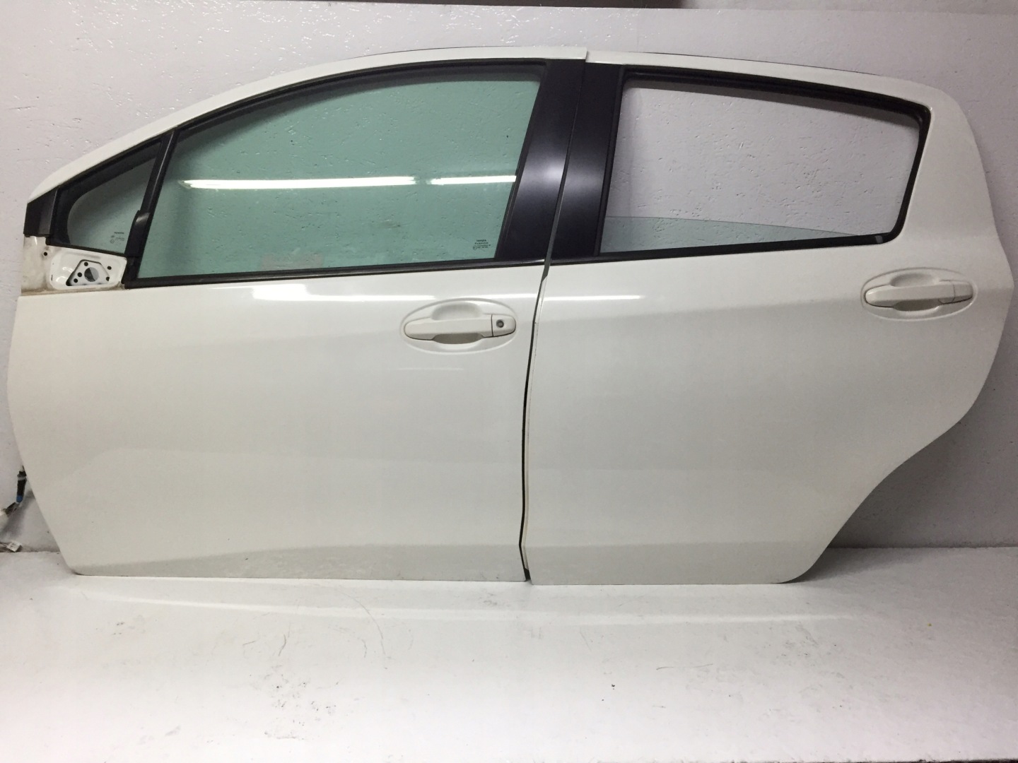 Toyota Yaris I P1 Tür Hinten Links Door Porta Porte - Thumbnail 1