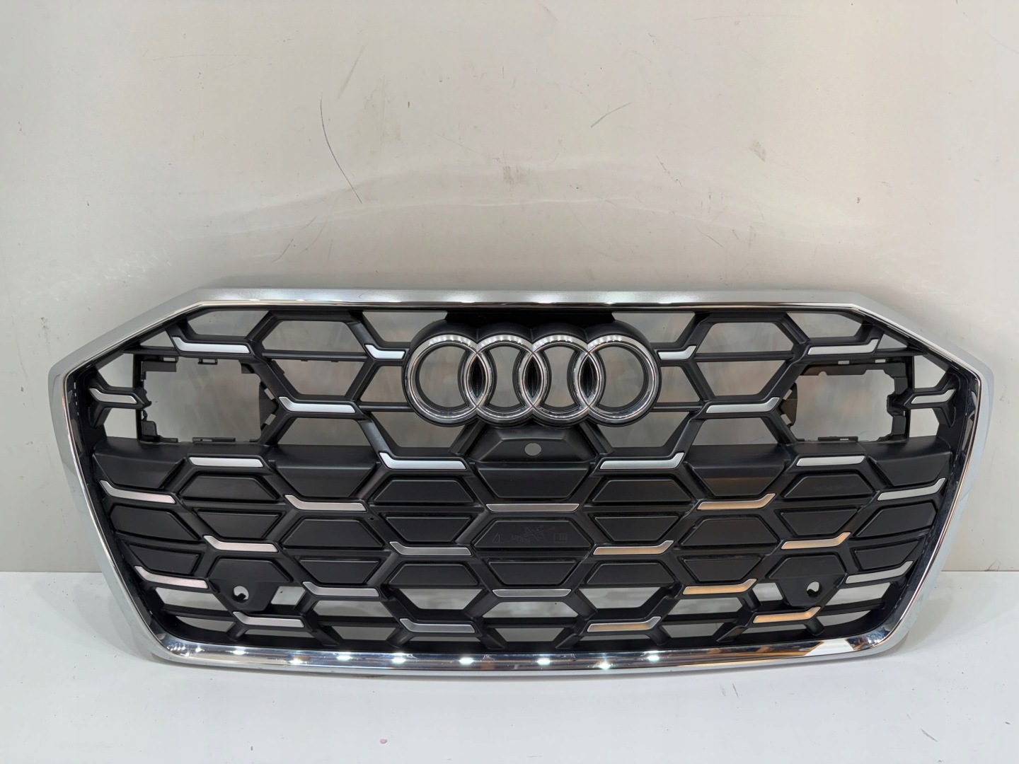 Audi A6 Kühlergrill FRONTGRILL Kühlergitter 4K0853651T - Thumbnail 1